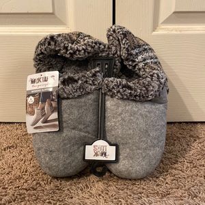 Muk Luks womens slippers 9-10